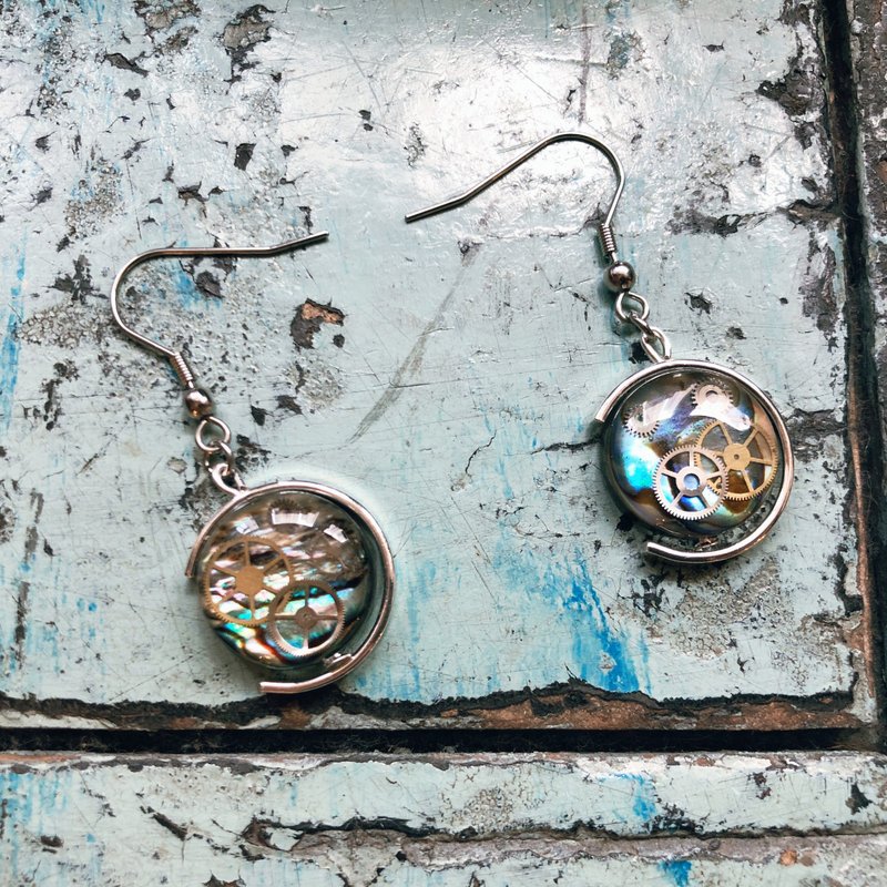 Frozen Time | Shell Earrings
