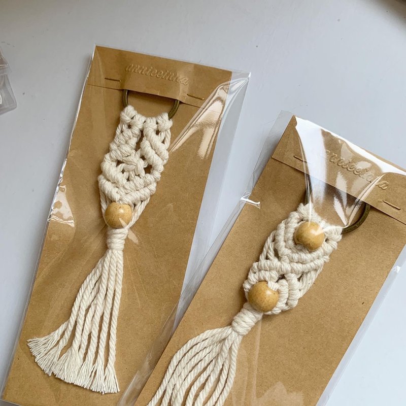 Macrame 珠珠編織吊飾 鑰匙圈 - 鑰匙圈/鑰匙包 - 棉.麻 白色