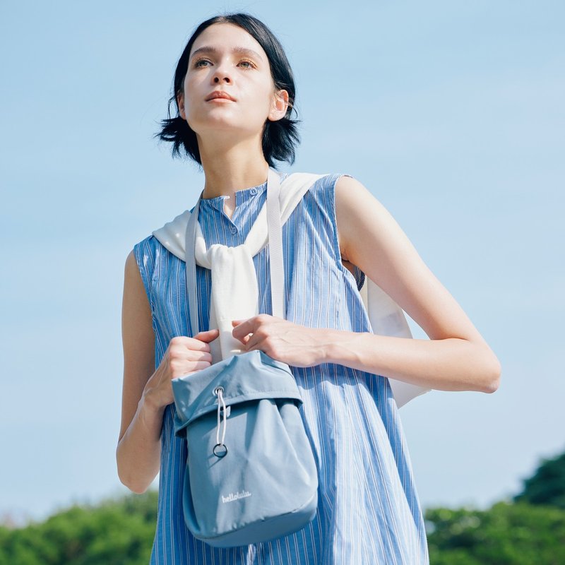 Flow系列 | 索繩休閒旅行迷你斜背側背包S號 ARMIE ECO (粉藍) - 側背包/斜背包 - 聚酯纖維 藍色