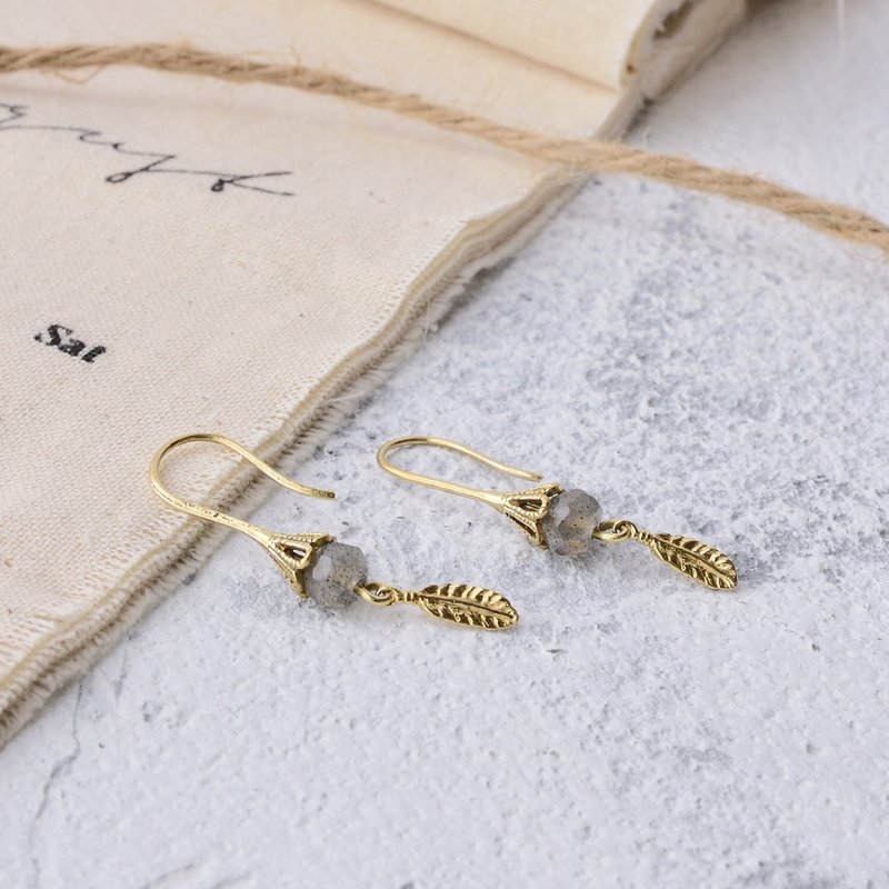 Handmade earrings in brass with labradorite