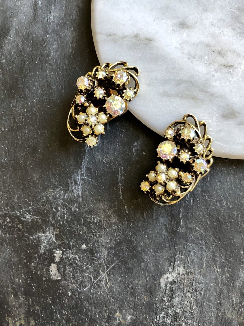 Vintage Flokenza Sparkeld Floral Antique Gold Finished Cluster Earrings - 耳環/耳夾/耳骨夾 - 半寶石 透明