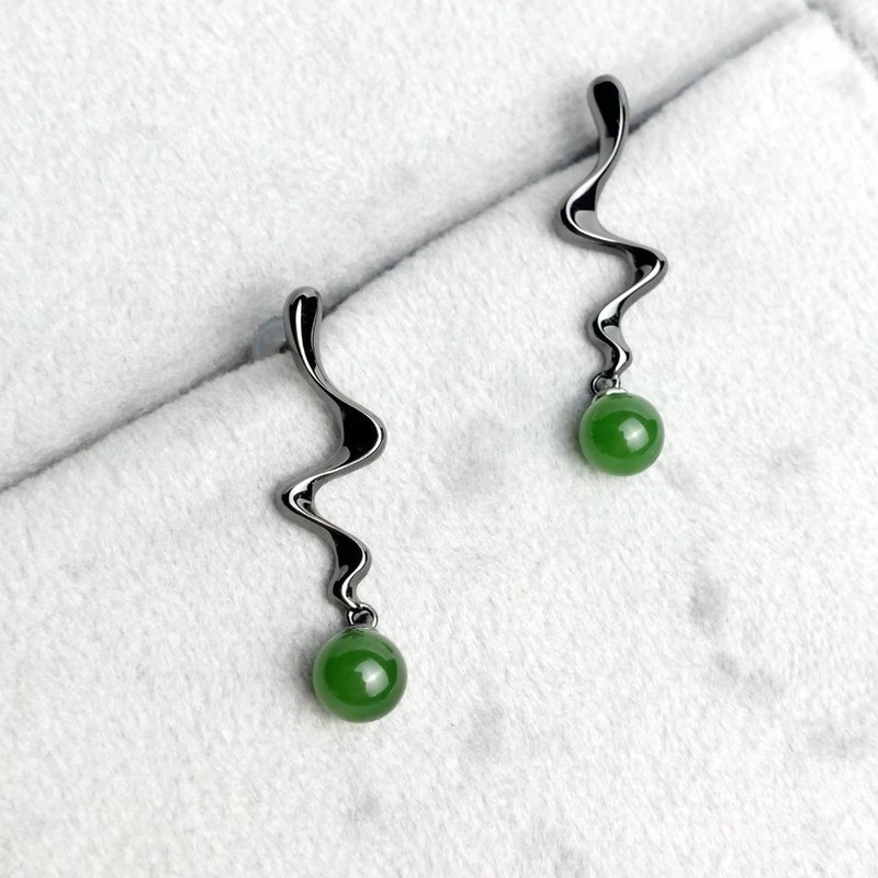 JadeStyle Jewelry【黑韻】台灣玉6mm耳針 | 925銀鍍黑極簡設計 - 耳環/耳夾/耳骨夾 - 玉石 綠色