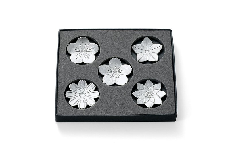 There is a flower survey folding pure chopsticks holder