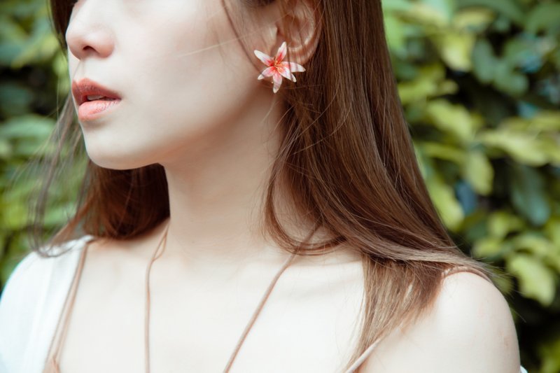 Like flowers series - Yun Sang (bilateral flowers) / hand earrings