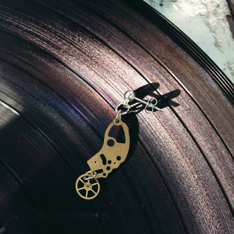 Frozen Time | watches earrings plywood