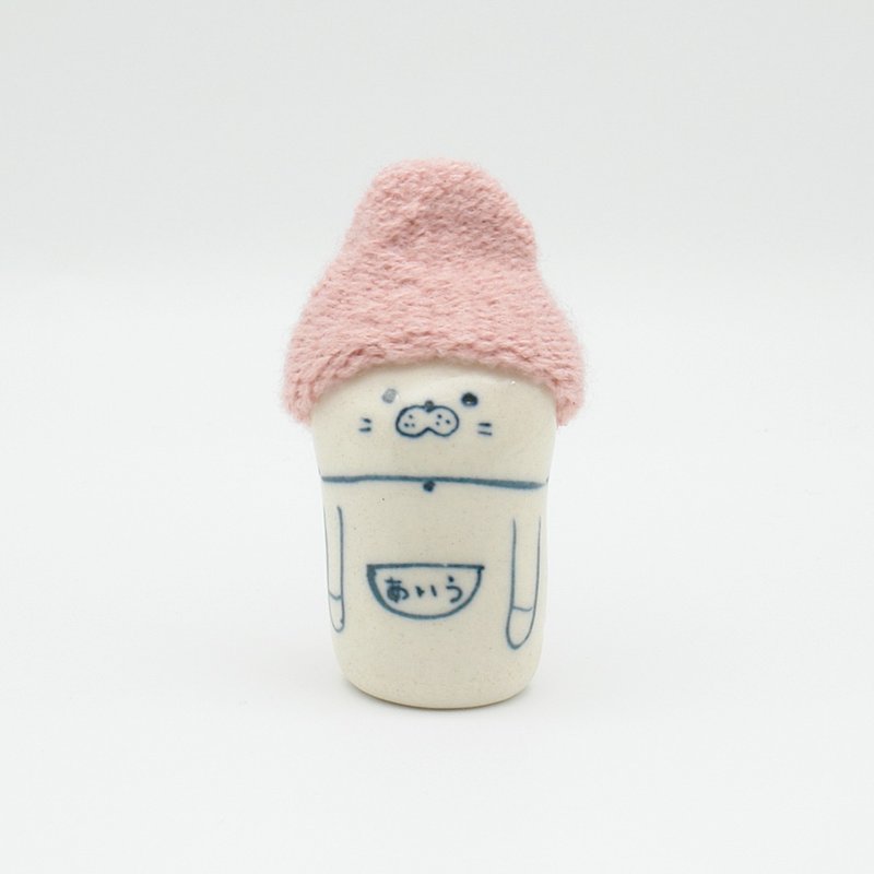 手作り陶人形 ニット帽をかぶったわんちゃん - 擺飾/家飾品 - 陶 白色