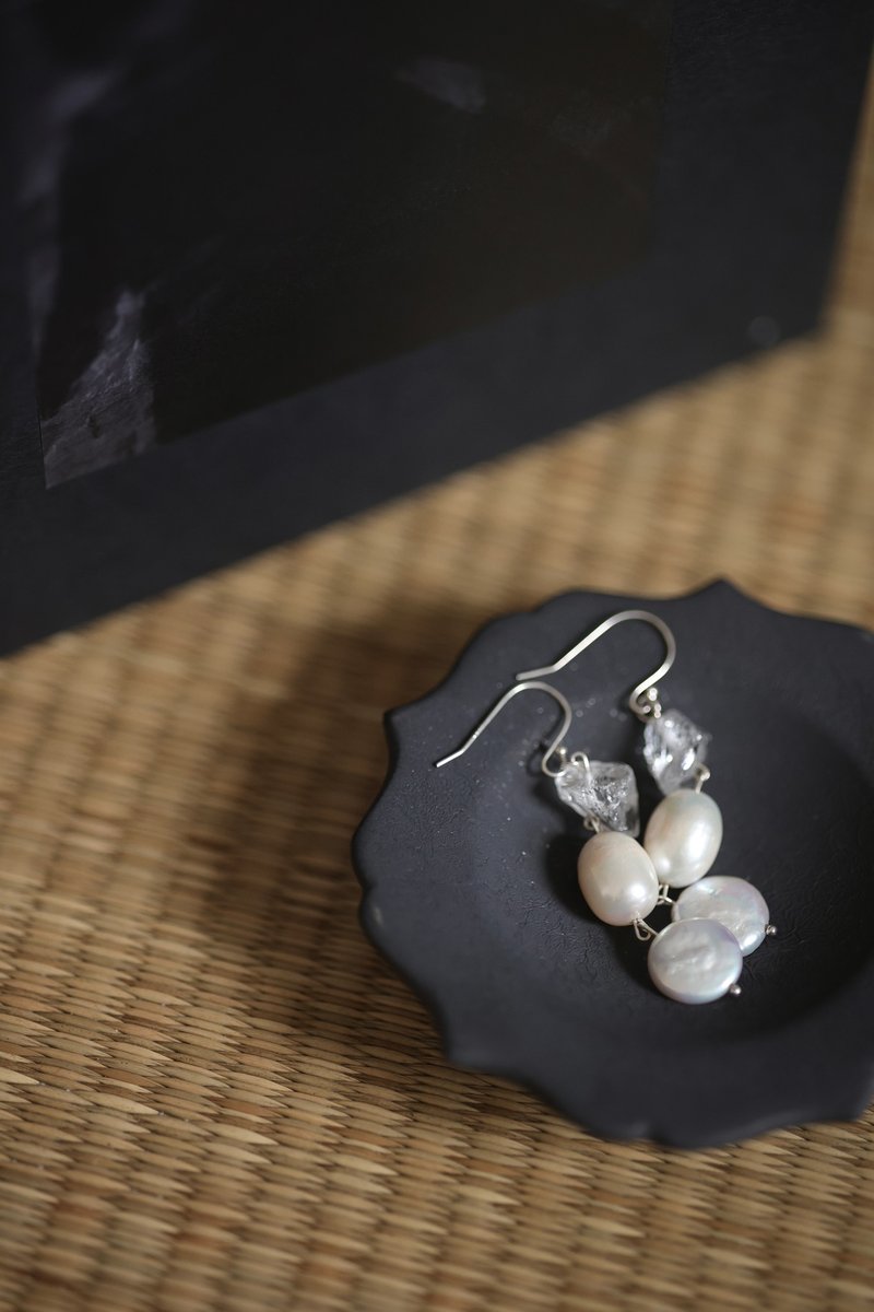 霜語白水晶珍珠純銀耳環 可改耳夾 - 耳環/耳夾/耳骨夾 - 珍珠 白色