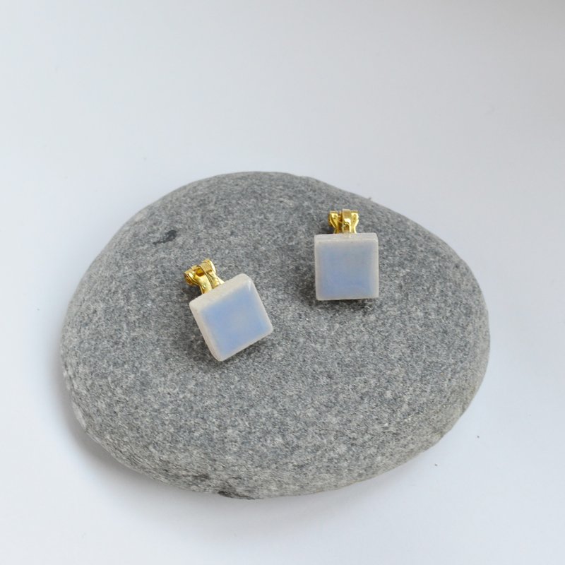Small square (S001) earrings / ear clip