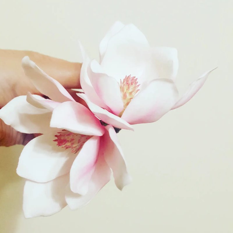 White Pink magnolia hairpin/ Handmade flower hair accessories/ Bridal headdress - 髮夾/髮圈 - 其他材質 白色