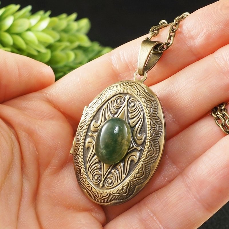 Green Moss Agate Photo Locket Keepsake Pendant Necklace Memorable Gift Jewelry - 項鍊 - 半寶石 綠色