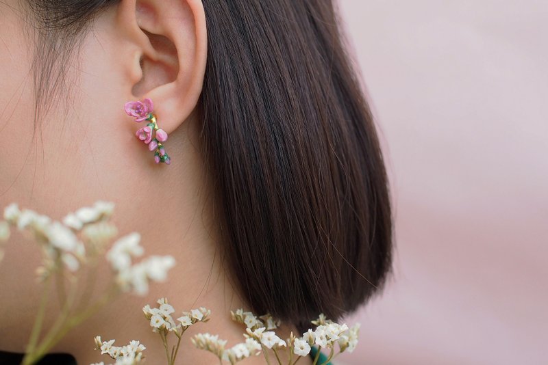 Freesia Earrings, Stud Earrings, Pink Flower Earrings, Enamel Jewelry - 耳環/耳夾/耳骨夾 - 其他金屬 粉紅色