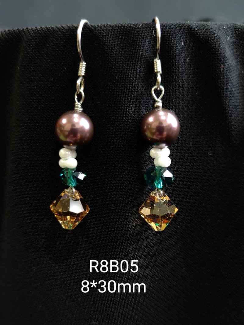 *I am designing*R8B05 Swarovski Crystal. Pearl Earrings