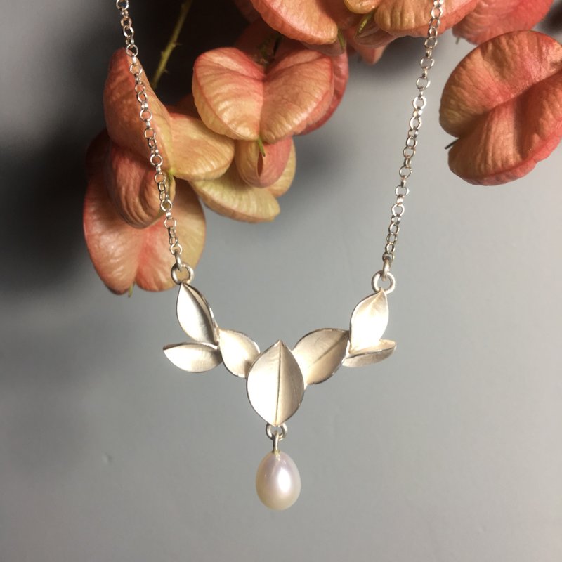 Sterling silver pearl leaf necklace