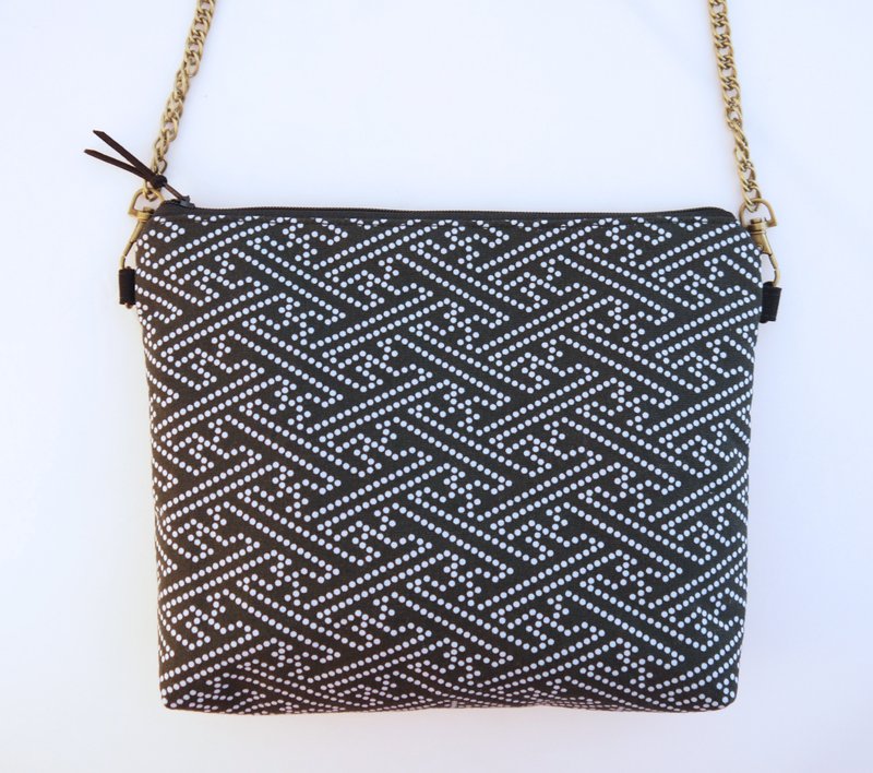 Black geometric totem multi - purpose chain package