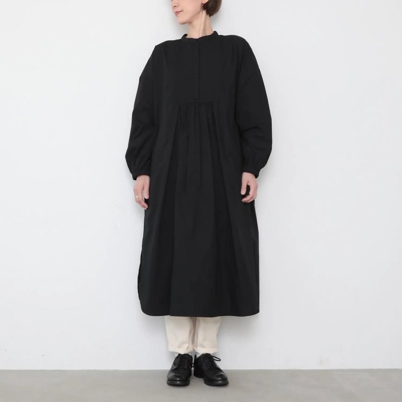 OMAKE.jp 小立領皺褶洋裝TapeOP 黑 - 洋裝/連身裙 - 棉.麻 黑色