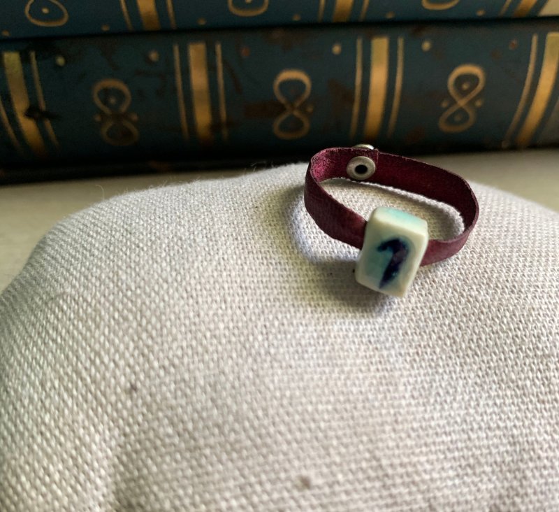 Ring Japanese white porcelain, natural glaze color, infinite, not greasy tones, real leather digital series