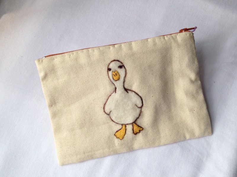 Cotton wool felt duck pouch
