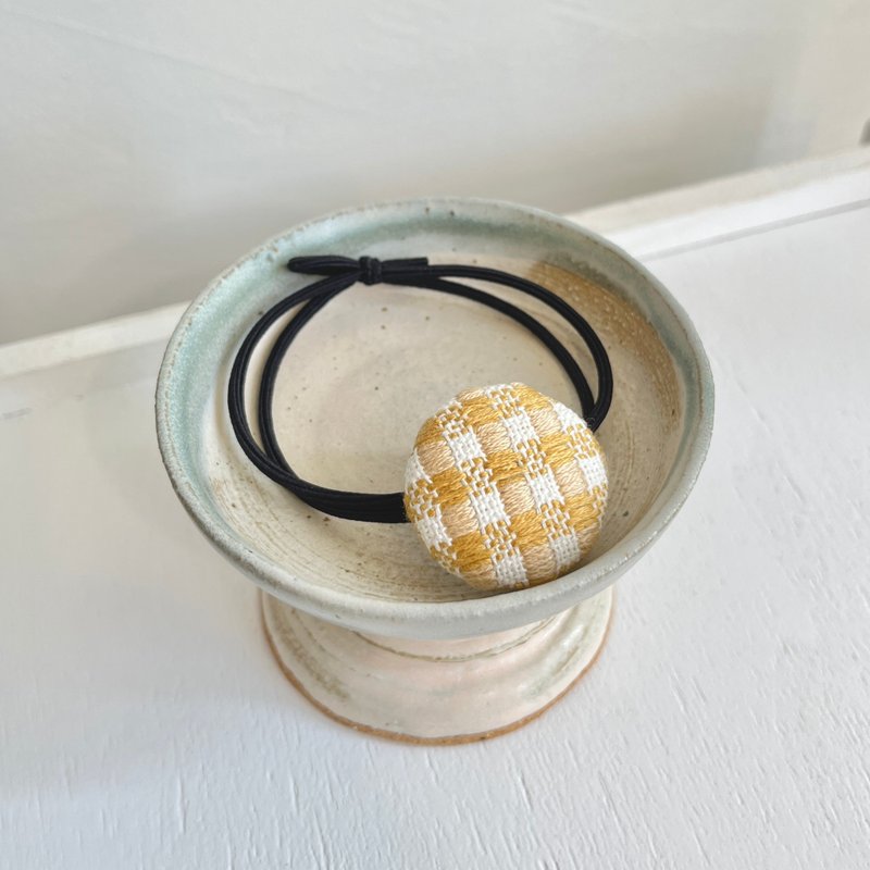 小巾繡髮圈 - 踏青 | 客製化 刺繡髮飾 別針 胸針 - 髮夾/髮圈 - 繡線 黃色