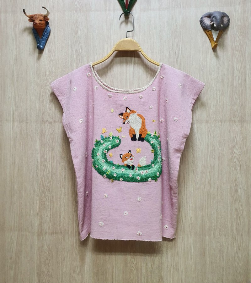 手工刺繡襯衫、棉織物、天然染料、花朵、狐狸與小狐狸 - 女上衣/長袖上衣 - 繡線 粉紅色