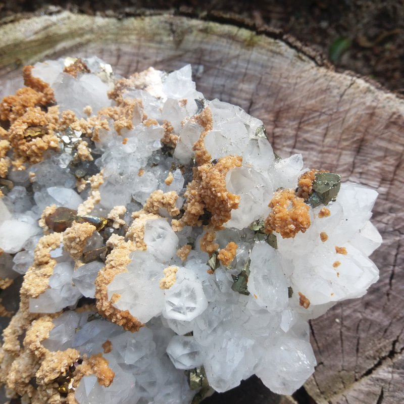 【晶石擺件】白水晶黃鐵礦白雲石共生晶體 - 擺飾/家飾品 - 水晶 多色