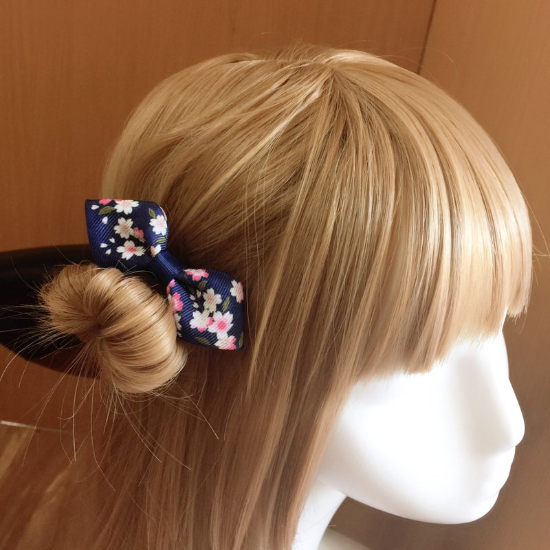 Elegant and windy bowknot. Hair bundles/hair clips