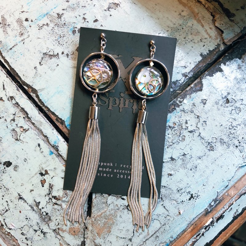 Frozen Time | Metal Fringe Shell Earrings