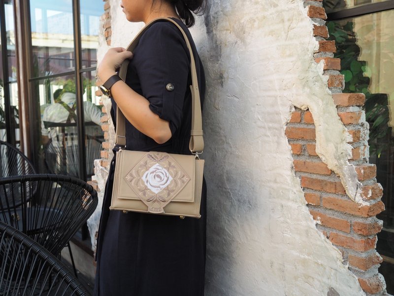 Hoola Rose Amelia Bag (Beige)