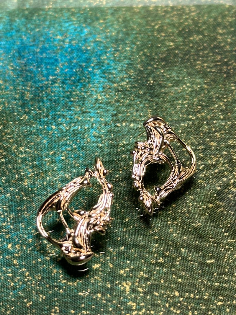 涓流耳環 - 耳環/耳夾/耳骨夾 - 銀 金色