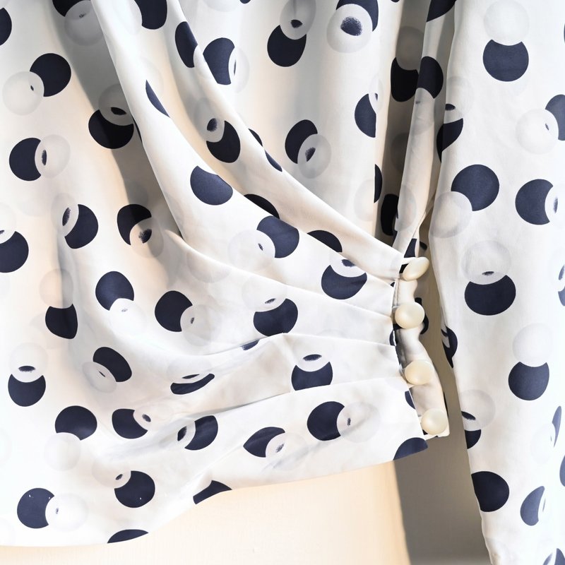 【蛋植物古著】日本製玉水星空印花古著襯衫上衣 - 女襯衫 - 其他人造纖維 白色