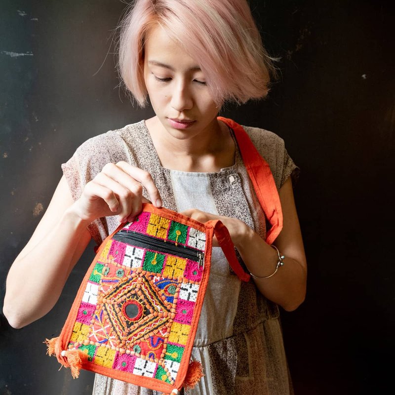 橘底拉賈斯坦手工鏡面刺繡斜背包 - 側背包/斜背包 - 棉.麻 橘色