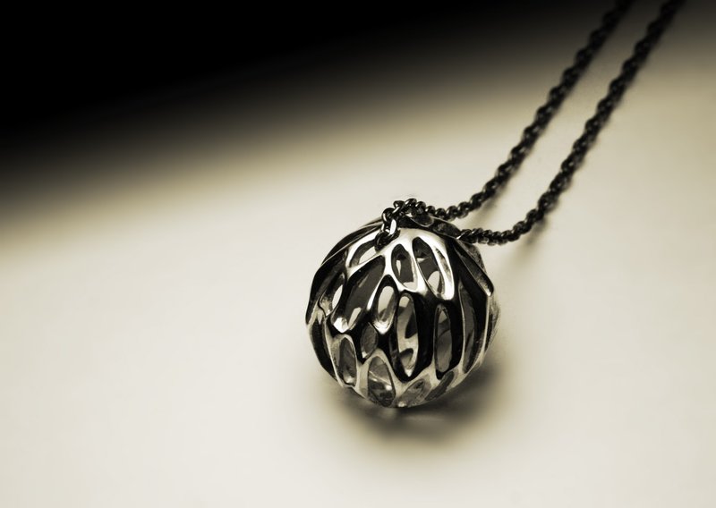 Hollow leaf vein ball necklace