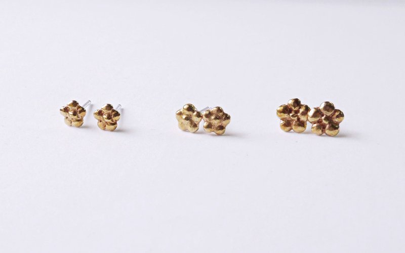 Small brass flower - five petals (925 silver ear)