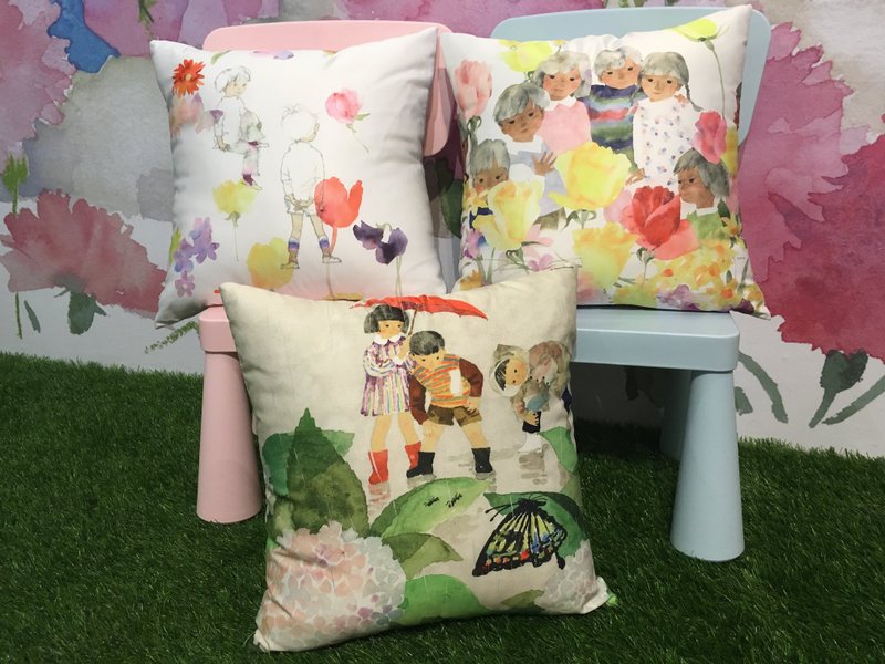 Iwasaki Chihiro | Double-sided Illustrator Pillow | A total of three - Pillows & Cushions - Cotton & Hemp 