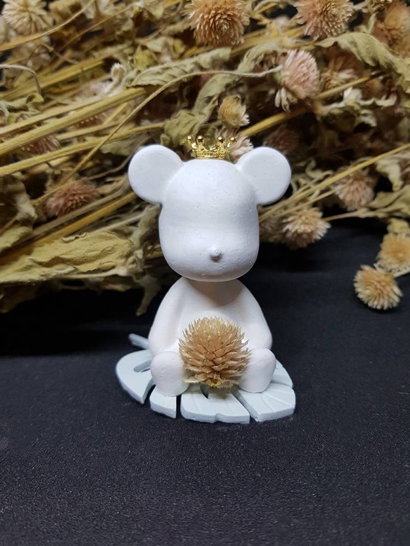 Crown bear holding bouquet of fragrant stones