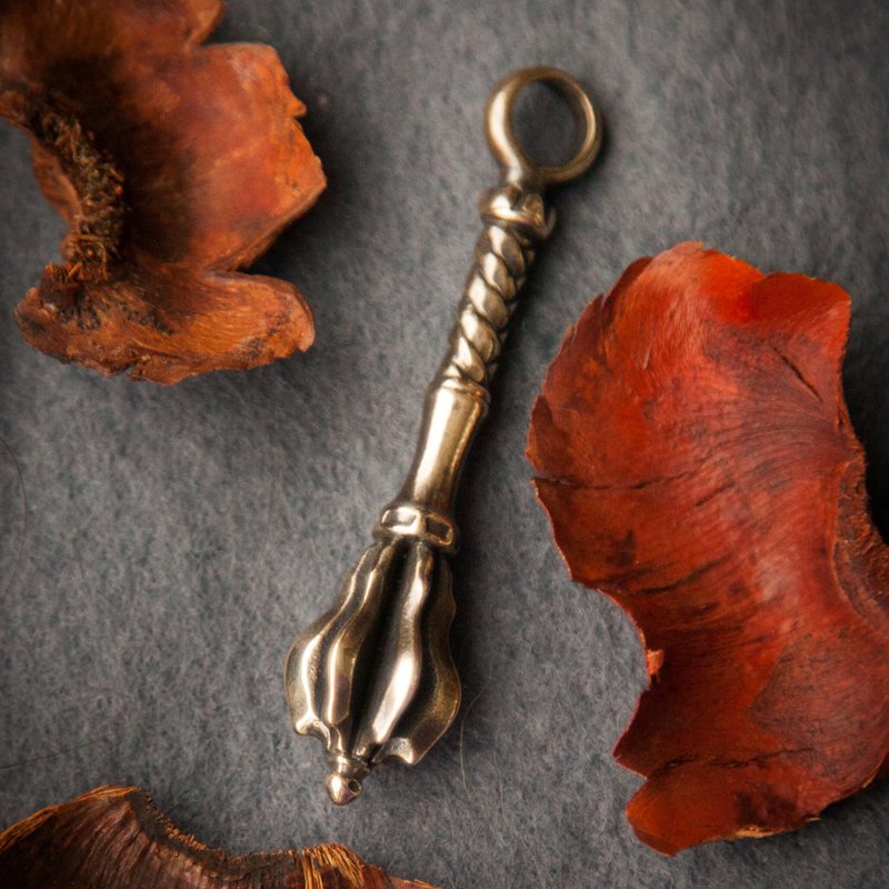 Weapon pendant on leather cord. Warrior necklace. Mace jewelry. Man present - 項鍊 - 其他金屬 橘色