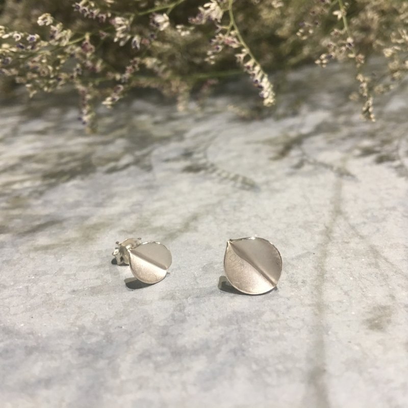 Silver round earrings