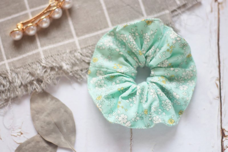 Hand made hair accessories. Large intestine circle. Apple green floral