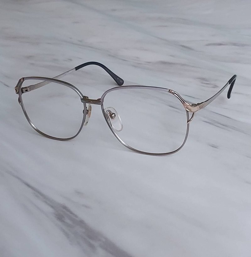 VINTAGE絕版老品全新古董眼鏡 鈦合金 霧銀鑲嵌金色裝飾紋 - 眼鏡/鏡框 - 其他金屬