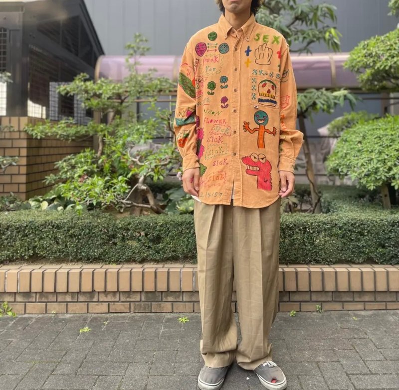 落書きコーデュロイシャツ - 男襯衫/休閒襯衫 - 棉.麻