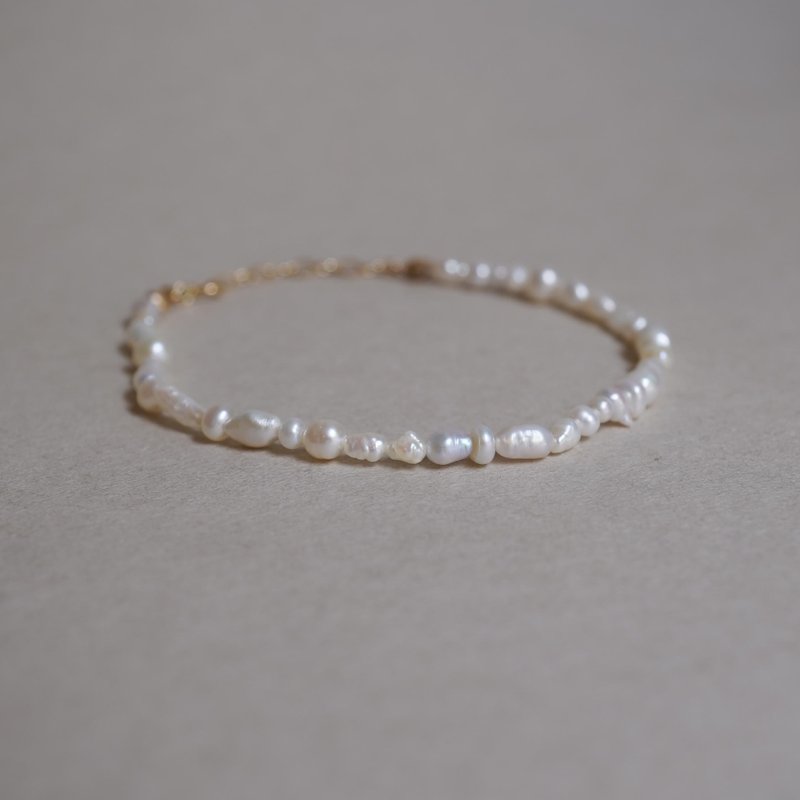 14KGF 米粒珍珠磁吸式手鍊 - 手鍊/手環 - 其他金屬 多色