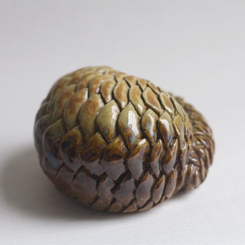 穿山甲-浅黄茶媚釉