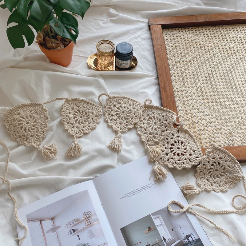 手作編織三角旗 - 太陽/縷空感/露營美學/營旗/串旗/客製配色 - 露營用品 - 棉.麻 卡其色