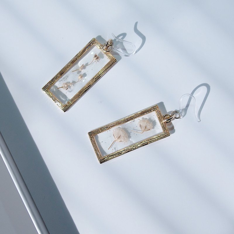 Rectangle frame blurry earrings