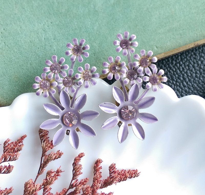 【西洋古董飾品 】 琺瑯花 淡紫花卉 大耳環 夾式耳環 - 耳環/耳夾/耳骨夾 - 其他材質 金色