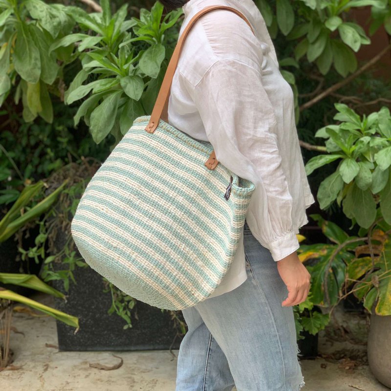 Long medium-sized woven bag (light green pinstripes)