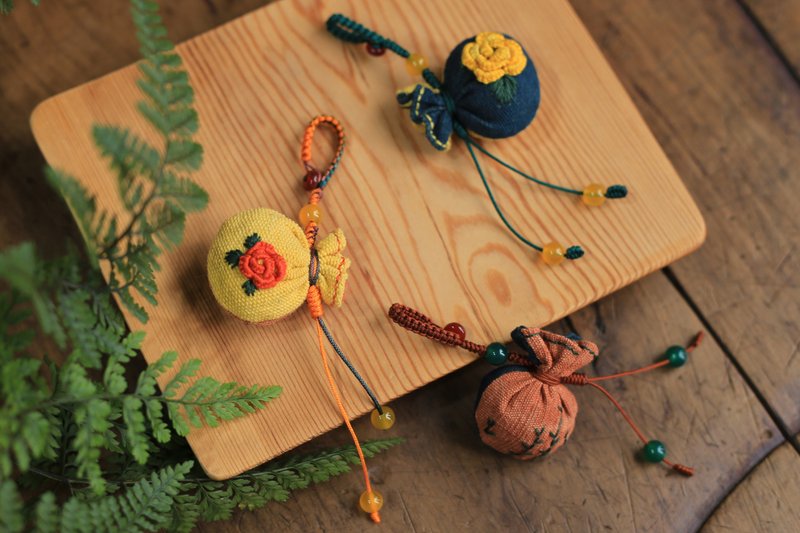 壹染指合香包 | 福袋雙色小香囊 草木染 立體繡 瑪瑙珠 | 可拆卸 - 吊飾/掛飾 - 棉.麻