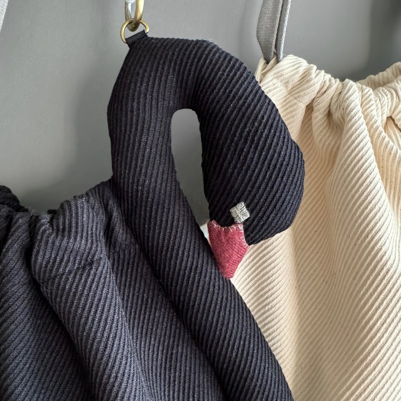 スワンバッグ・黒鳥 ショルダーバッグ - 手提包/手提袋 - 棉.麻 黑色