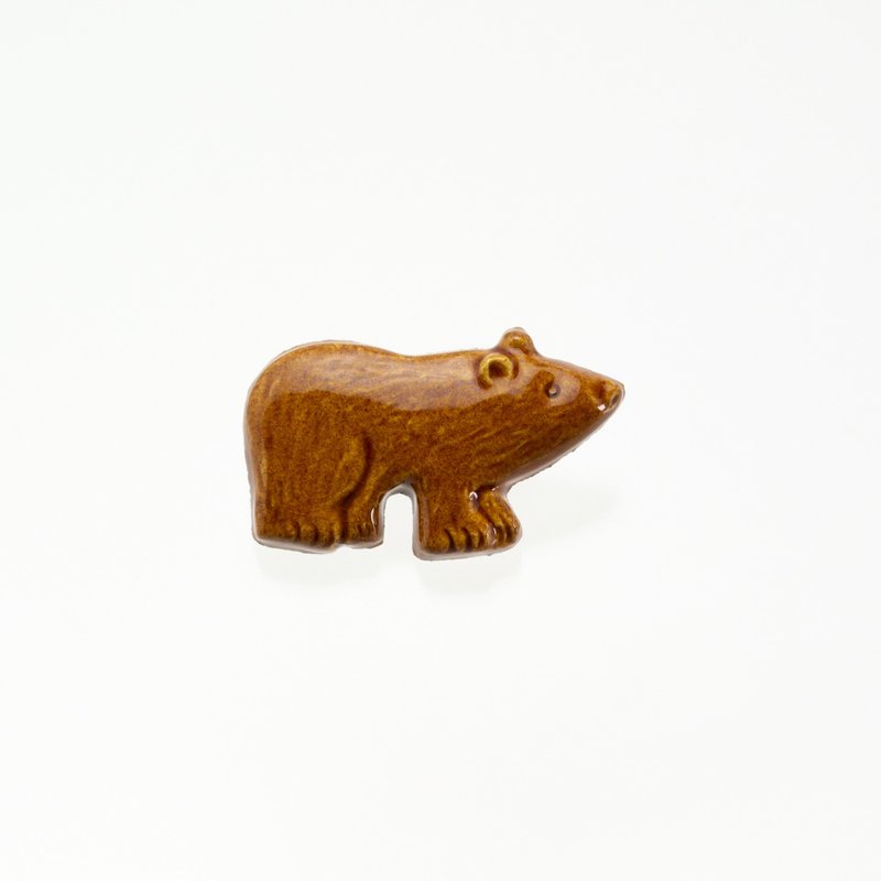 Pottery brooch bear (rain)