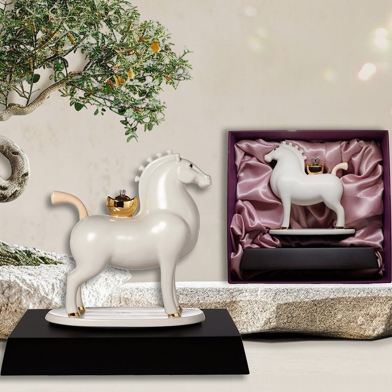 馬上大鑽擺飾 / 10吋 / 白金 (含木座) - 擺飾/家飾品 - 瓷 白色