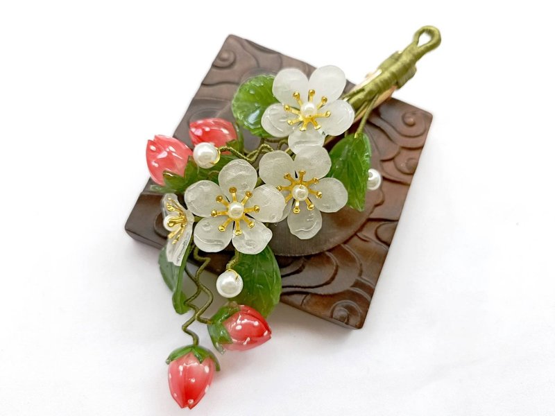 草莓奶昔 草莓古風熱縮花髮夾髮飾飾品 - 髮夾/髮圈 - 其他材質 多色